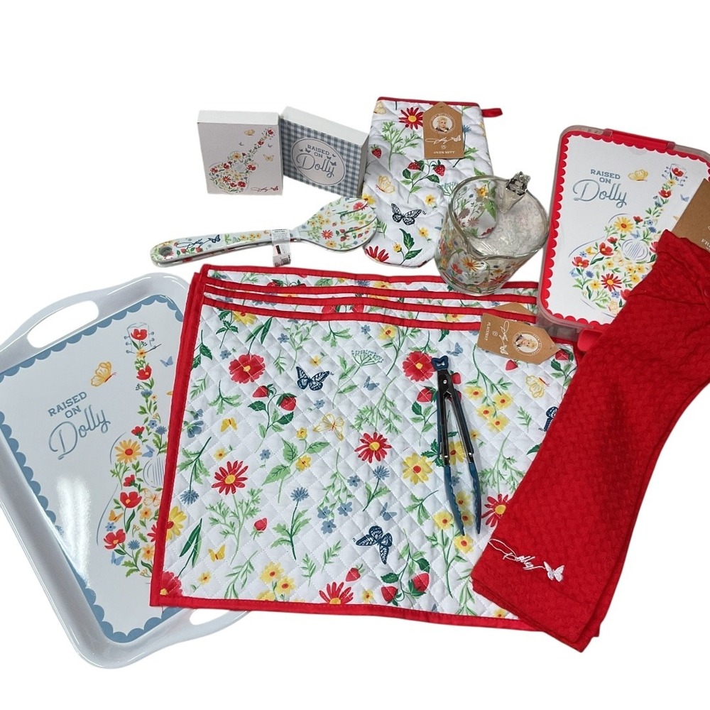 Raised on Dolly Kitchen Set Tray Placemats Oven Mitt Spoon Rest Home‎ Decor